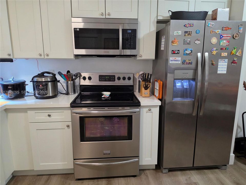 For Rent: $2,500 (2 beds, 1 baths, 800 Square Feet)