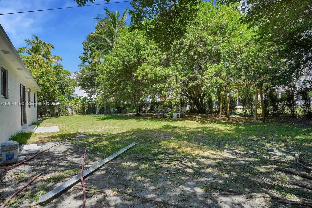 For Sale: $1,299,000 (4 beds, 2 baths, 1164 Square Feet)
