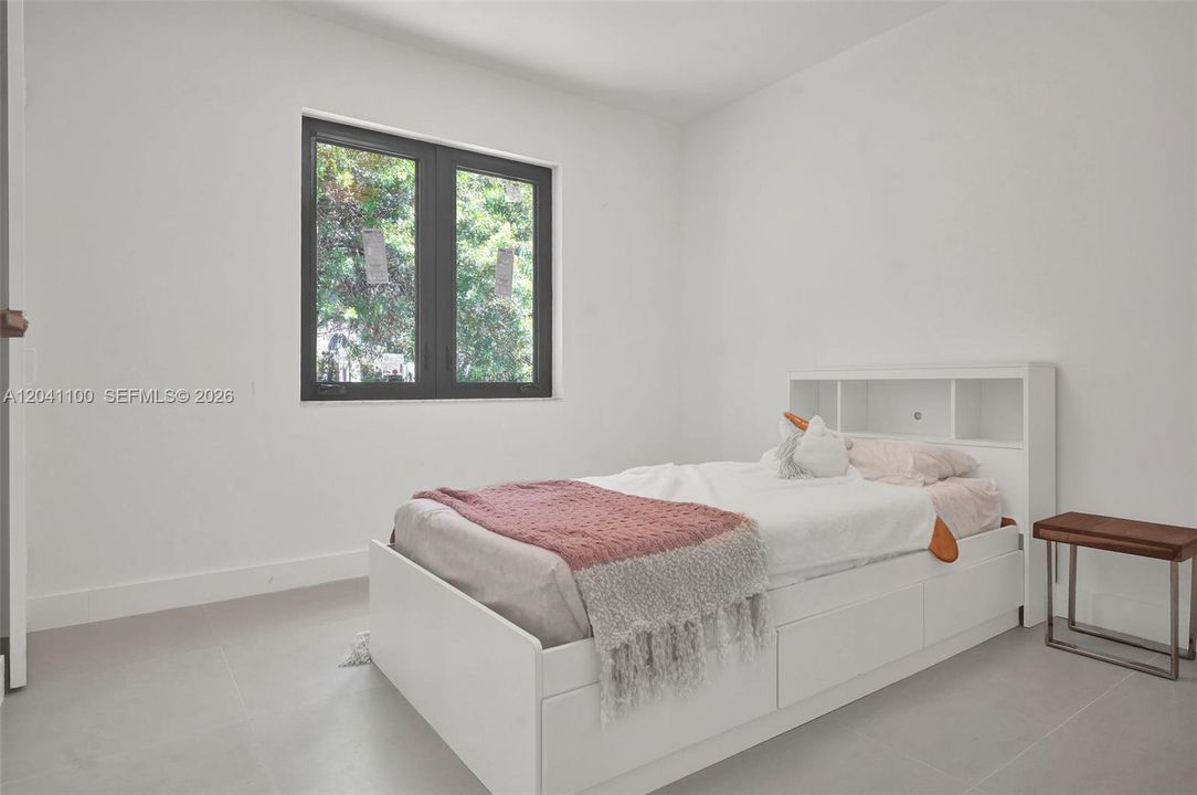 For Sale: $1,299,000 (4 beds, 2 baths, 1164 Square Feet)