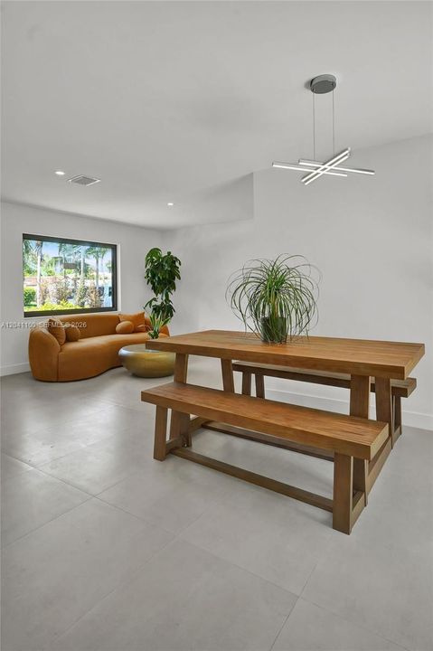 For Sale: $1,299,000 (4 beds, 2 baths, 1164 Square Feet)