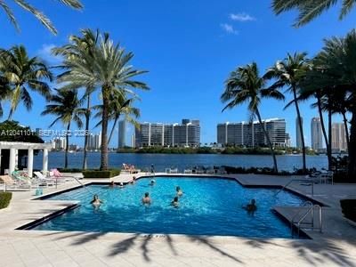 For Rent: $2,800 (1 beds, 1 baths, 845 Square Feet)