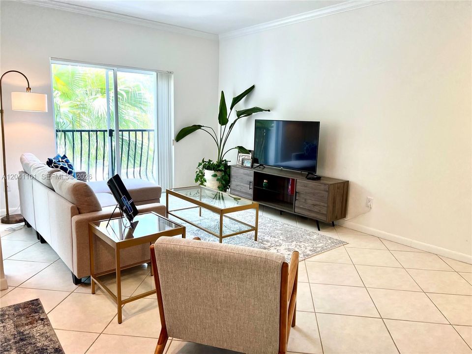 For Rent: $2,800 (1 beds, 1 baths, 845 Square Feet)