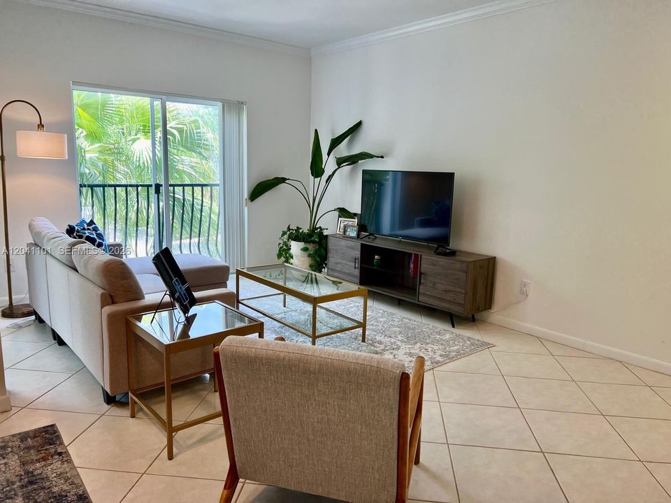 For Rent: $2,800 (1 beds, 1 baths, 845 Square Feet)
