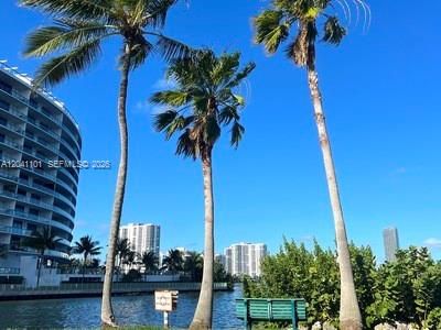 For Rent: $2,800 (1 beds, 1 baths, 845 Square Feet)