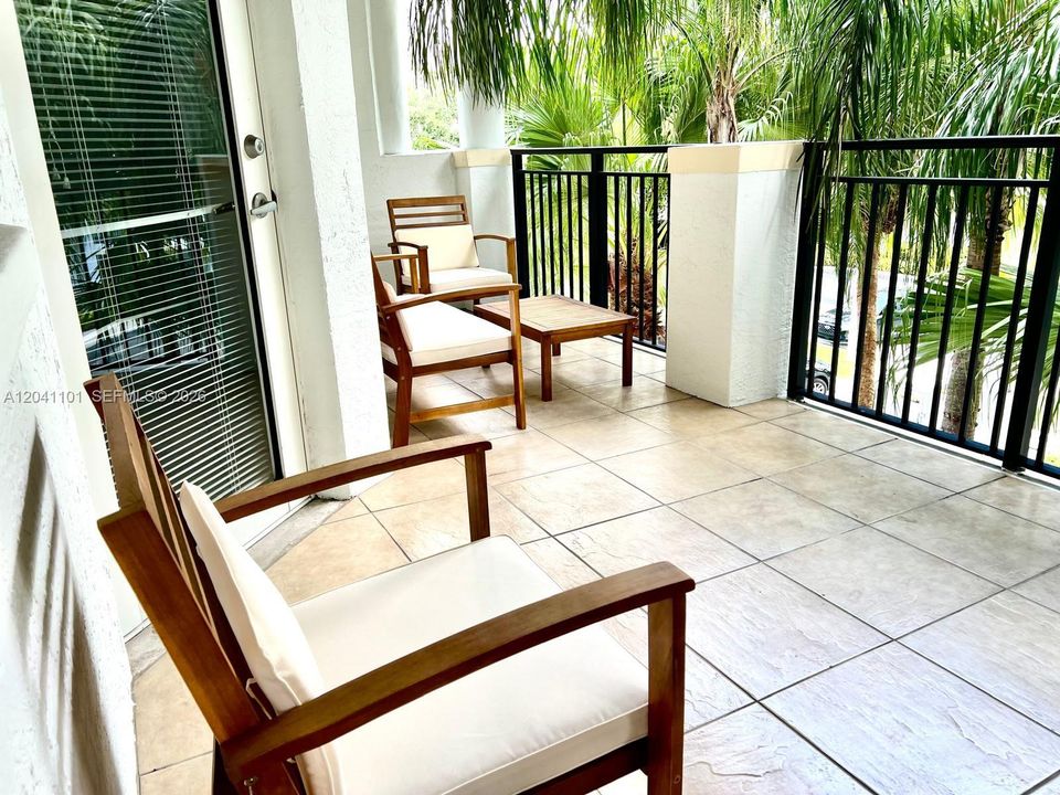 For Rent: $2,800 (1 beds, 1 baths, 845 Square Feet)