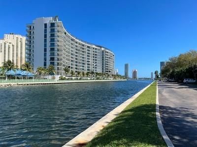 For Rent: $2,800 (1 beds, 1 baths, 845 Square Feet)