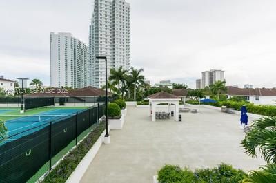 For Rent: $2,800 (1 beds, 1 baths, 845 Square Feet)