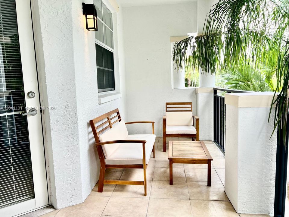 For Rent: $2,800 (1 beds, 1 baths, 845 Square Feet)