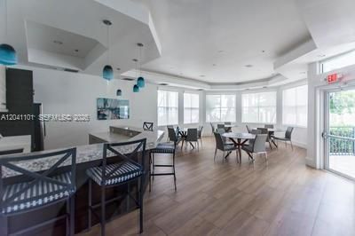 For Rent: $2,800 (1 beds, 1 baths, 845 Square Feet)