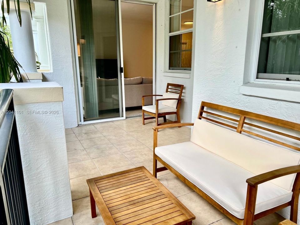 For Rent: $2,800 (1 beds, 1 baths, 845 Square Feet)