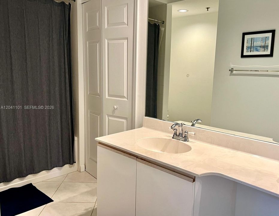 For Rent: $2,800 (1 beds, 1 baths, 845 Square Feet)