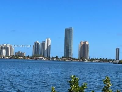 For Rent: $2,800 (1 beds, 1 baths, 845 Square Feet)