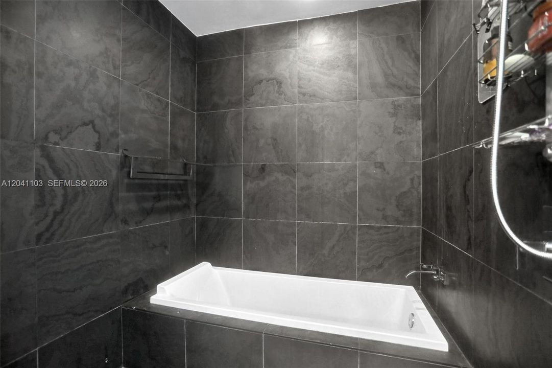 В аренду: $8,300 (3 спален, 3 ванн, 1694 Квадратных фут)