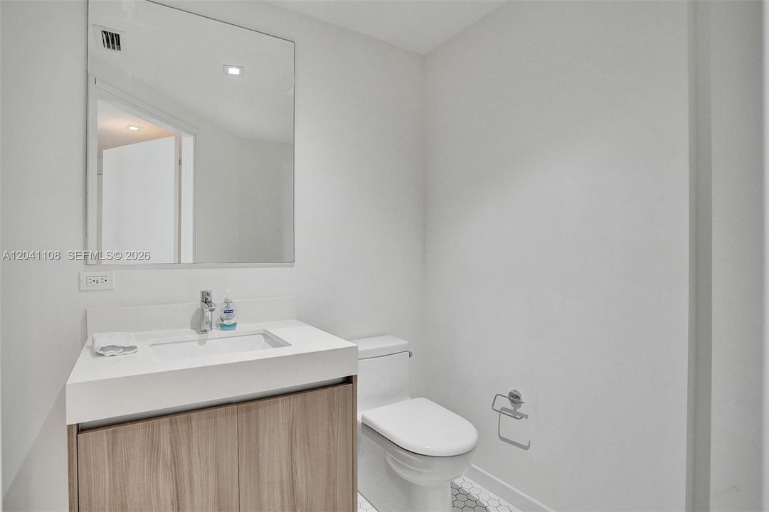 Guest bathroom by the den