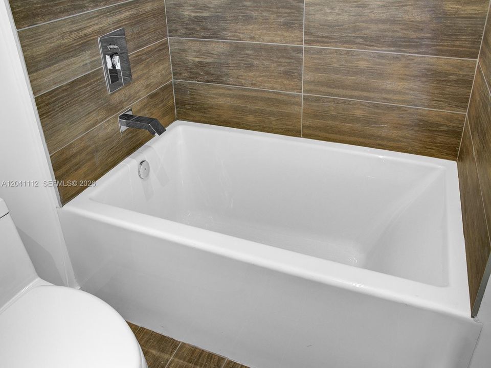 В аренду: $7,000 (3 спален, 3 ванн, 1352 Квадратных фут)