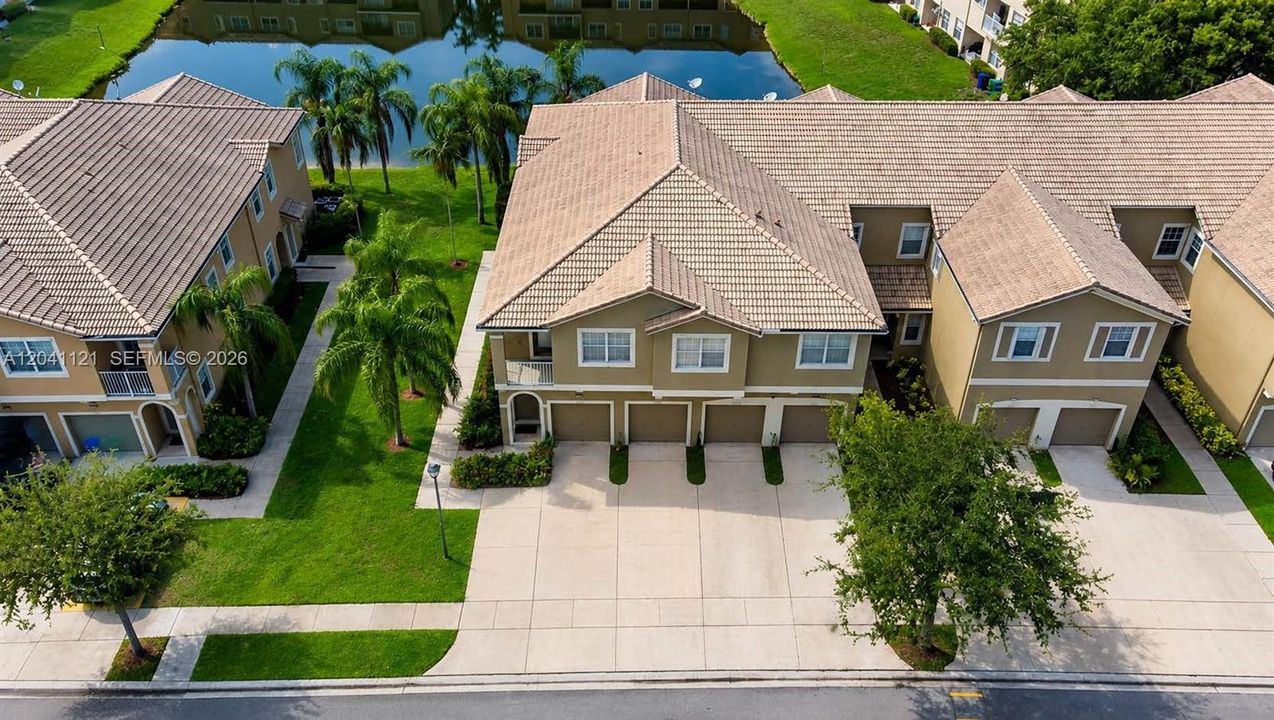 For Sale: $349,000 (2 beds, 2 baths, 1036 Square Feet)