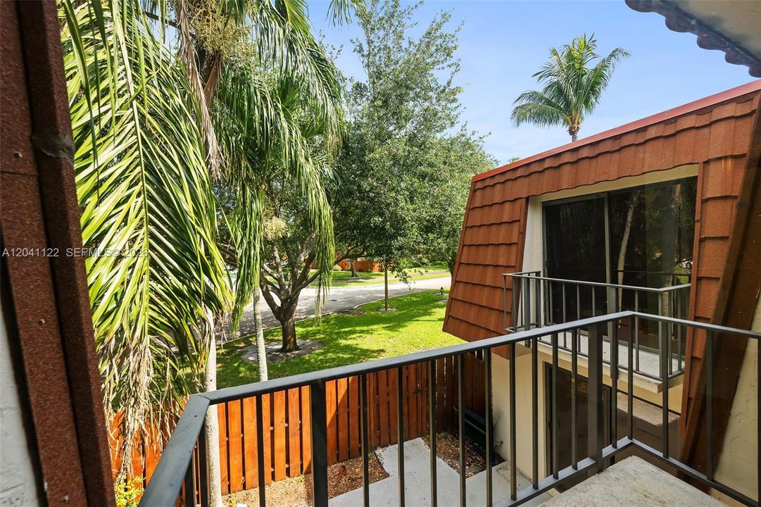 For Sale: $360,000 (2 beds, 2 baths, 1230 Square Feet)