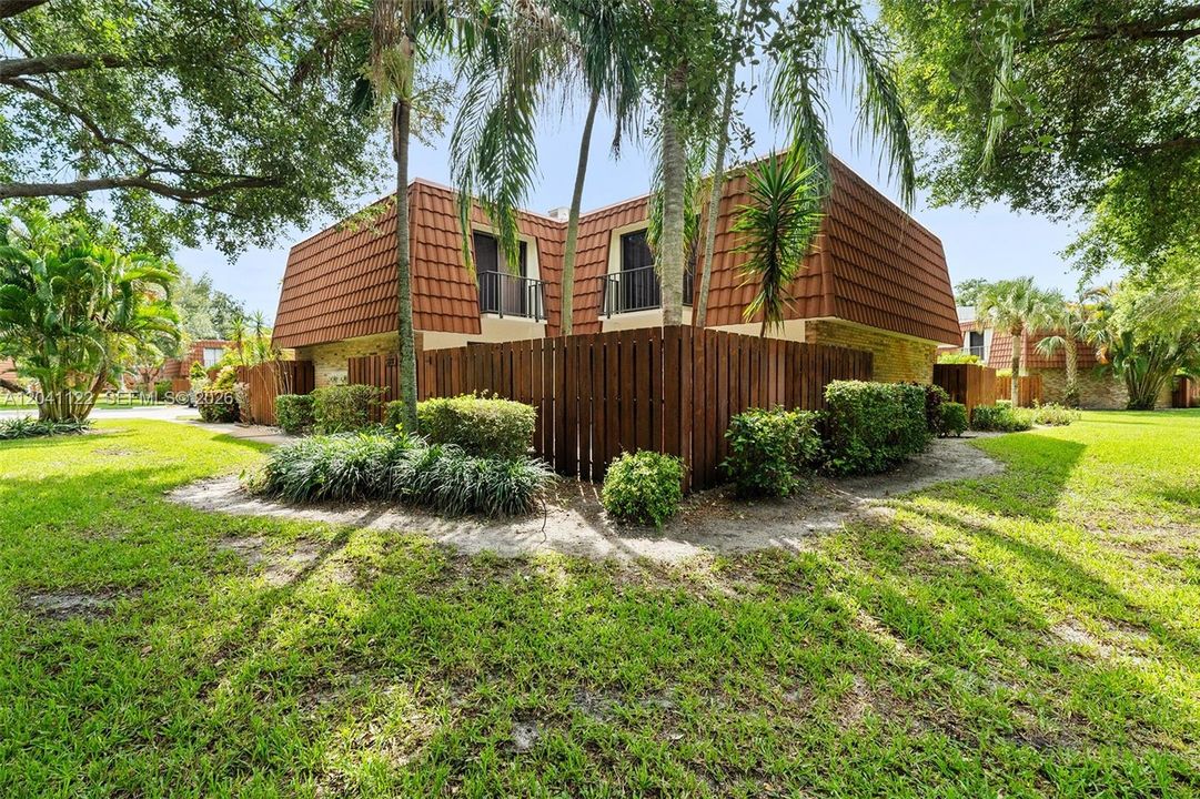 For Sale: $360,000 (2 beds, 2 baths, 1230 Square Feet)
