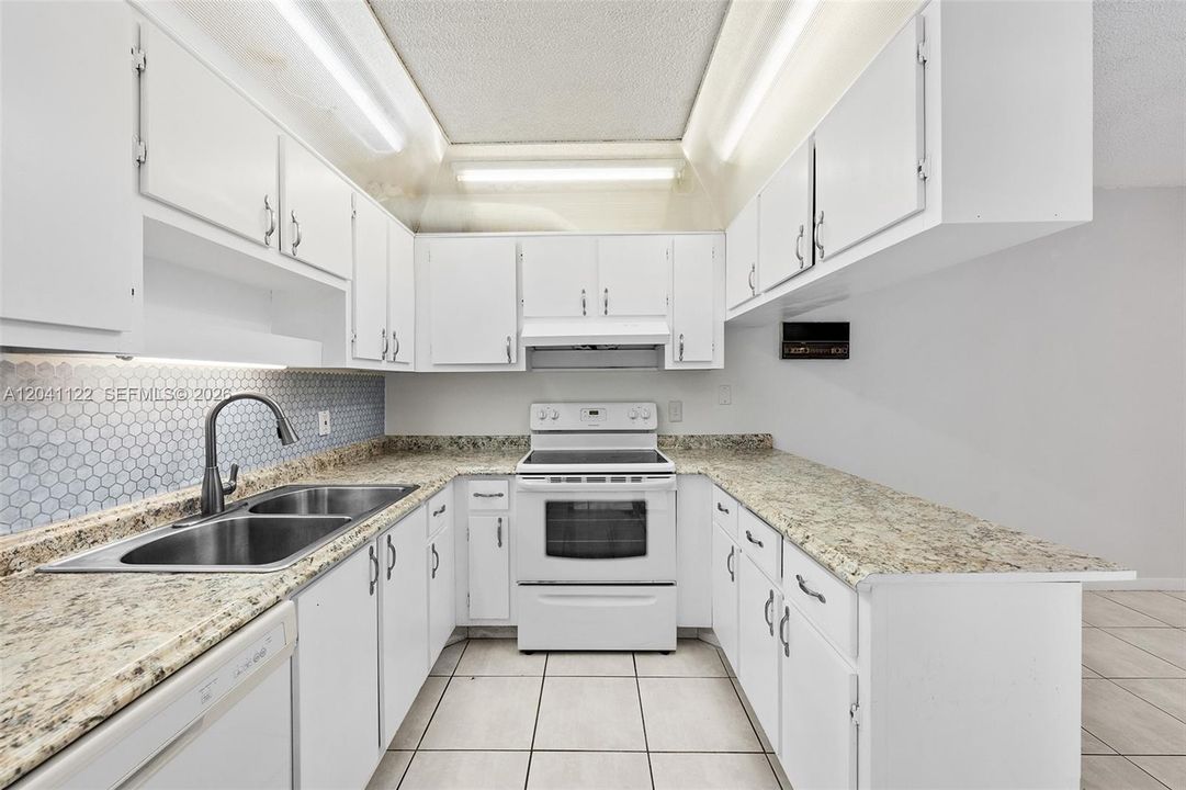 For Sale: $360,000 (2 beds, 2 baths, 1230 Square Feet)