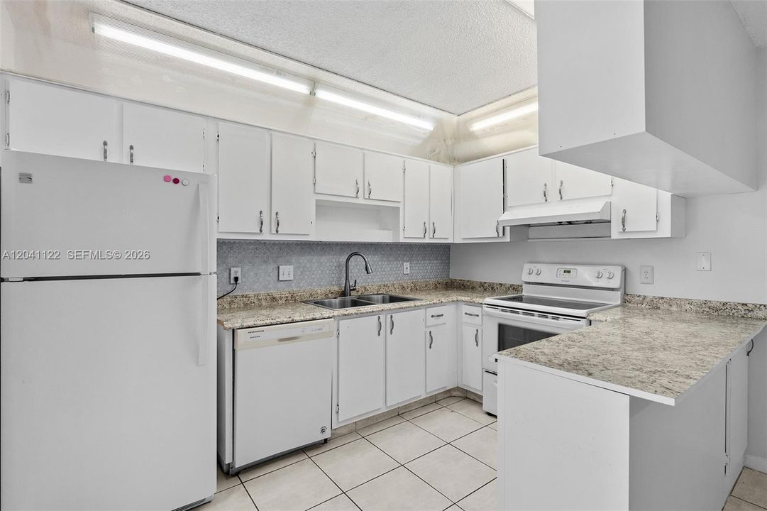 For Sale: $360,000 (2 beds, 2 baths, 1230 Square Feet)