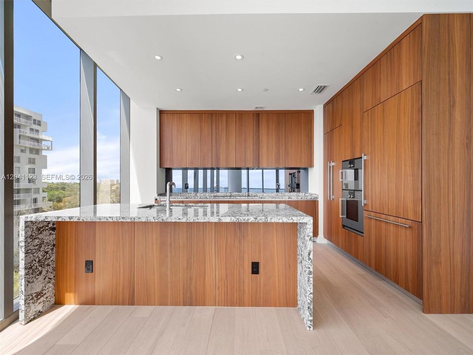 For Sale: $3,900,000 (3 beds, 3 baths, 2105 Square Feet)
