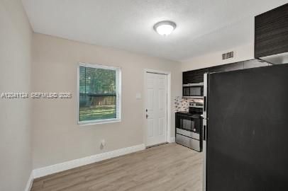 For Rent: $1,750 (3 beds, 3 baths, 2076 Square Feet)