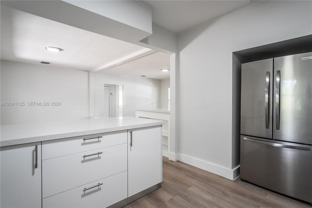 For Rent: $3,200 (3 beds, 1 baths, 1574 Square Feet)