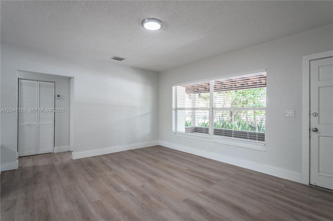 For Rent: $3,200 (3 beds, 1 baths, 1574 Square Feet)
