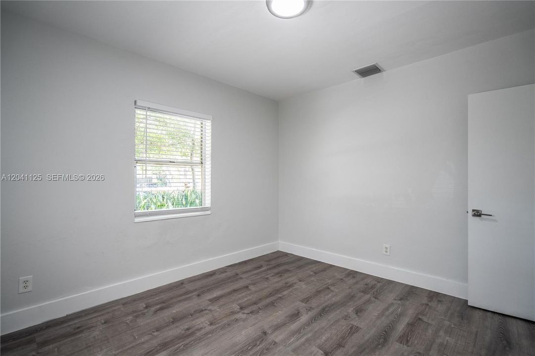 For Rent: $3,200 (3 beds, 1 baths, 1574 Square Feet)