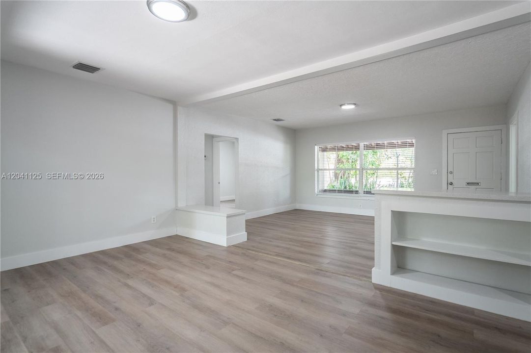 For Rent: $3,200 (3 beds, 1 baths, 1574 Square Feet)