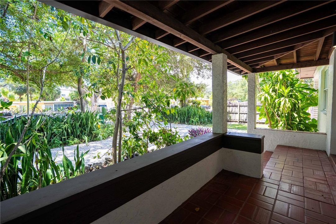 For Rent: $3,200 (3 beds, 1 baths, 1574 Square Feet)