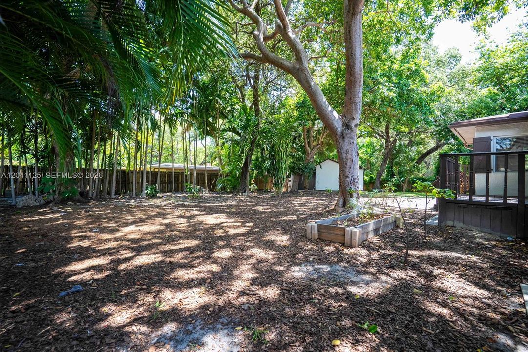 For Rent: $3,200 (3 beds, 1 baths, 1574 Square Feet)