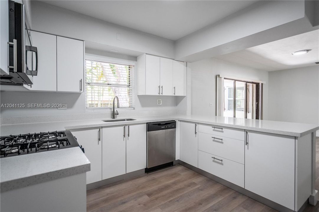 For Rent: $3,200 (3 beds, 1 baths, 1574 Square Feet)