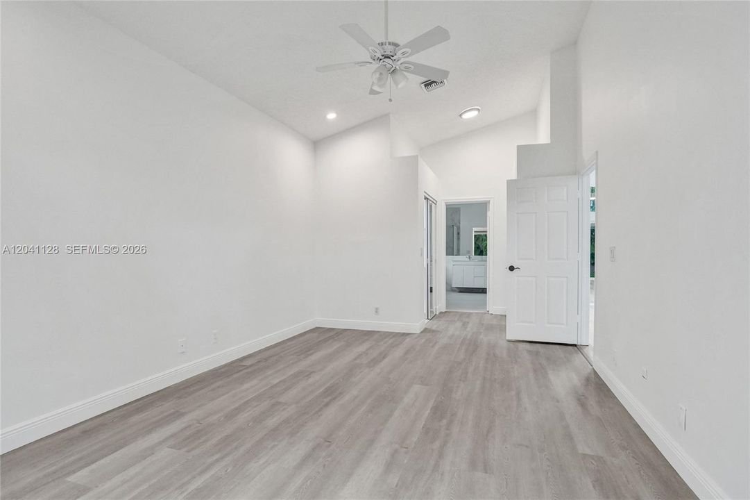 В аренду: $3,900 (3 спален, 2 ванн, 1808 Квадратных фут)