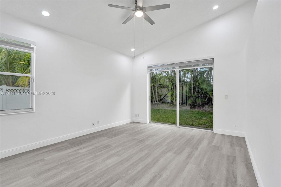 Informal dining/breakfast/family room