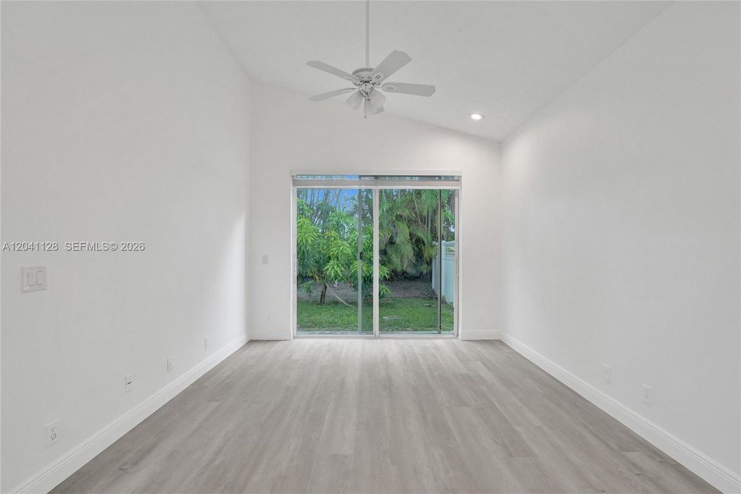 В аренду: $3,900 (3 спален, 2 ванн, 1808 Квадратных фут)