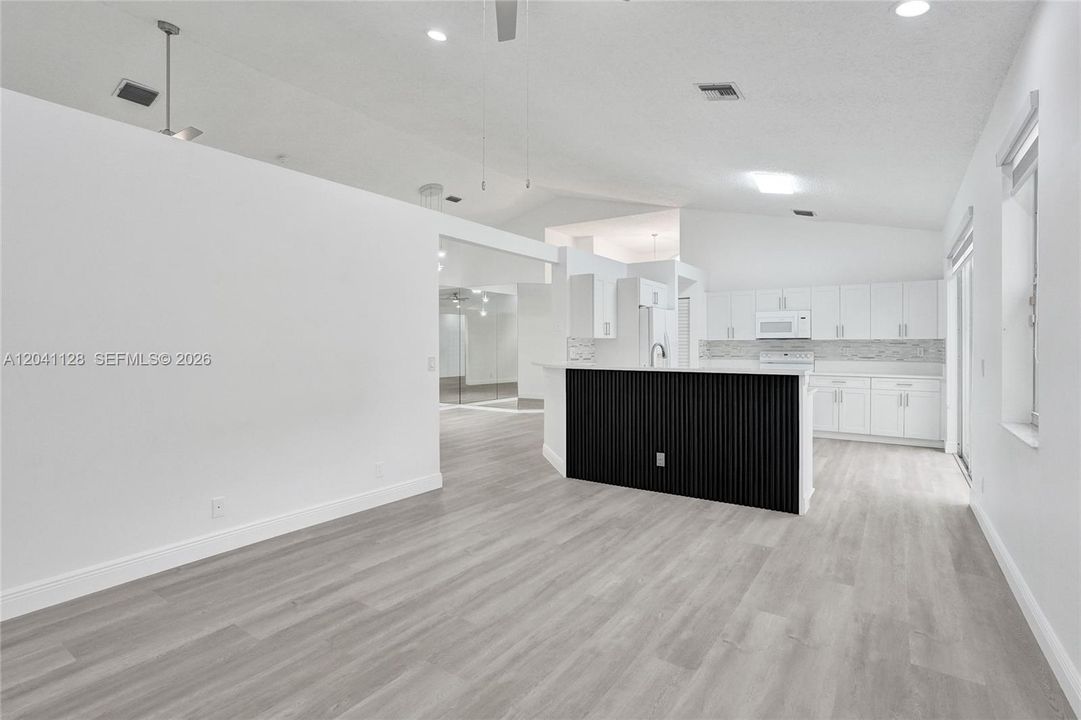 Informal dining/breakfast/family room