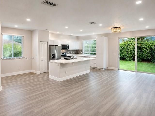 For Rent: $4,700 (4 beds, 2 baths, 1890 Square Feet)