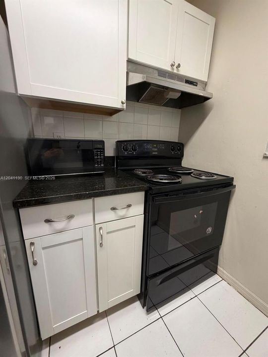 For Rent: $1,850 (2 beds, 2 baths, 820 Square Feet)