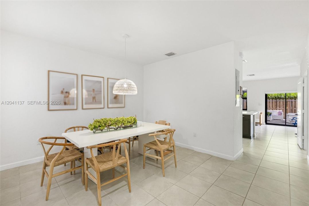 For Sale: $415,000 (3 beds, 2 baths, 1393 Square Feet)