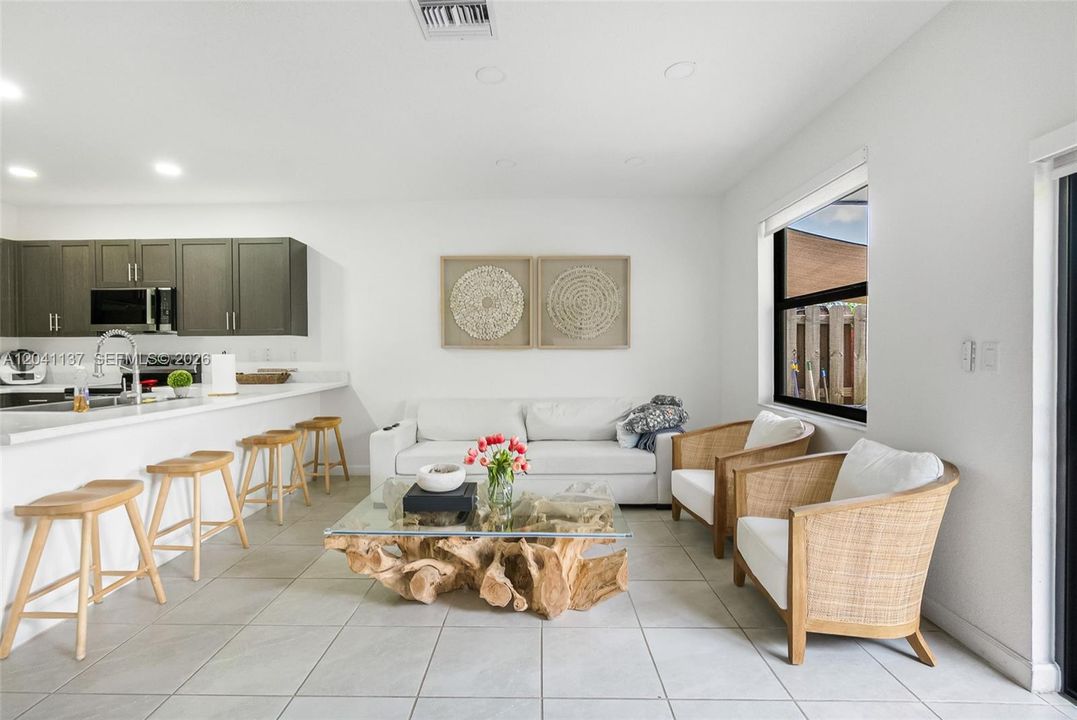 For Sale: $415,000 (3 beds, 2 baths, 1393 Square Feet)