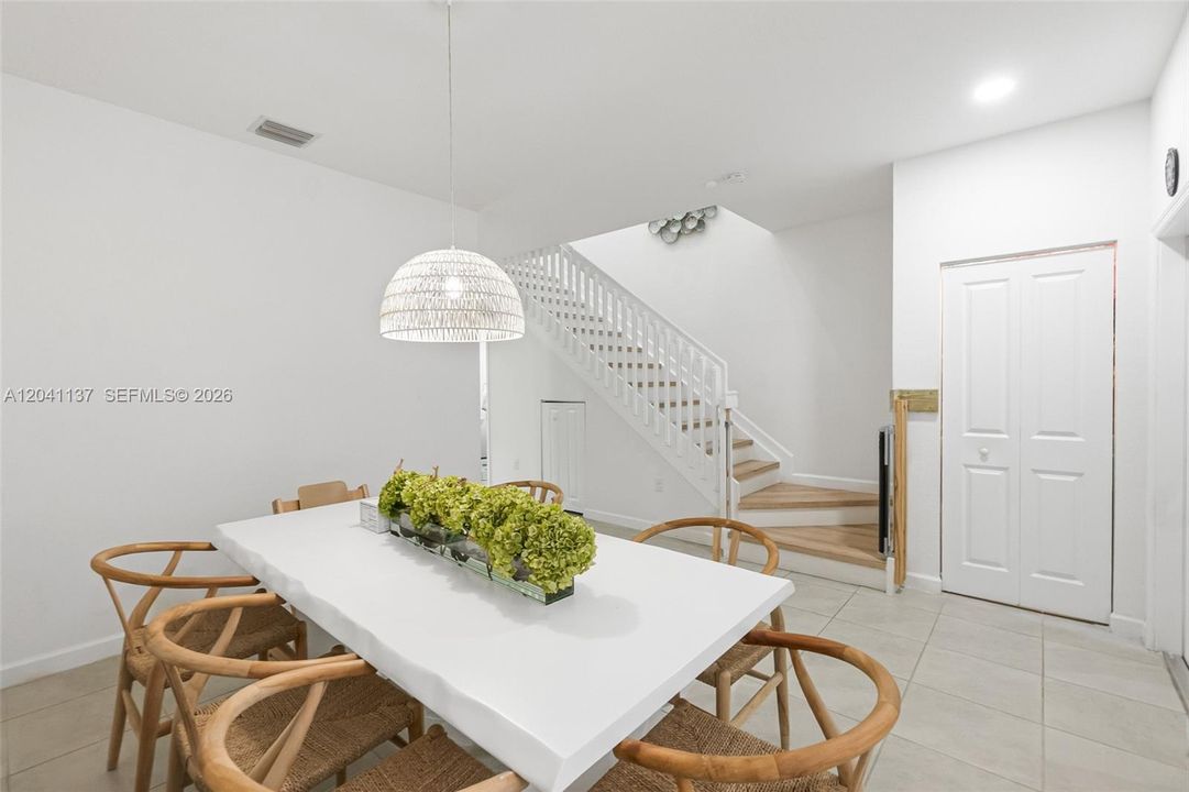 For Sale: $415,000 (3 beds, 2 baths, 1393 Square Feet)