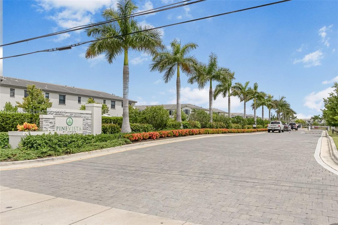For Sale: $415,000 (3 beds, 2 baths, 1393 Square Feet)