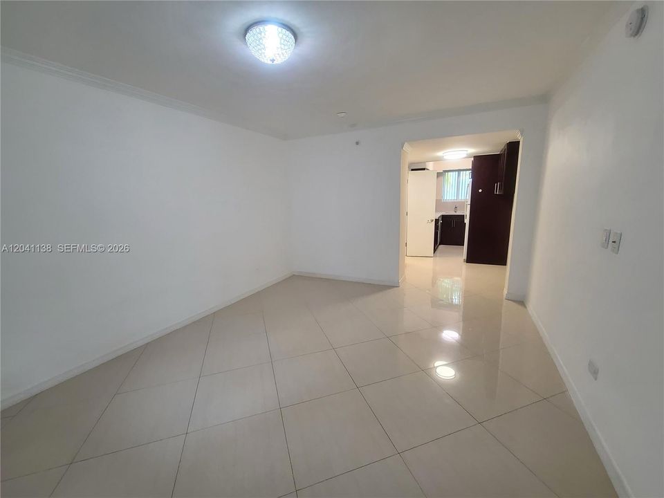 For Rent: $1,995 (0 beds, 1 baths, 390 Square Feet)
