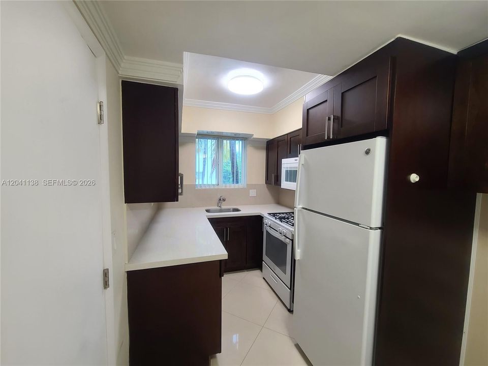 For Rent: $1,995 (0 beds, 1 baths, 390 Square Feet)