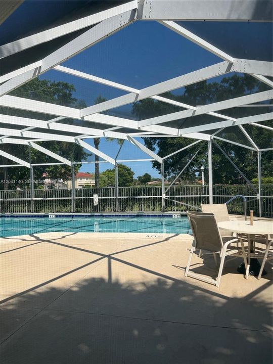 For Rent: $2,000 (2 beds, 2 baths, 950 Square Feet)