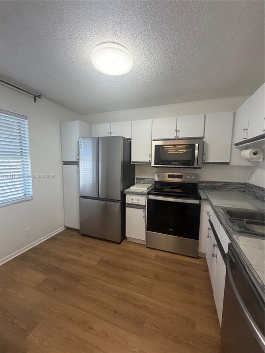 For Rent: $2,000 (2 beds, 2 baths, 950 Square Feet)