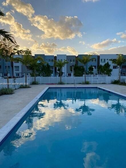 For Rent: $3,500 (2 beds, 2 baths, 1392 Square Feet)