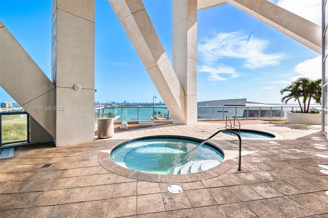 For Sale: $2,162,000 (2 beds, 2 baths, 1663 Square Feet)