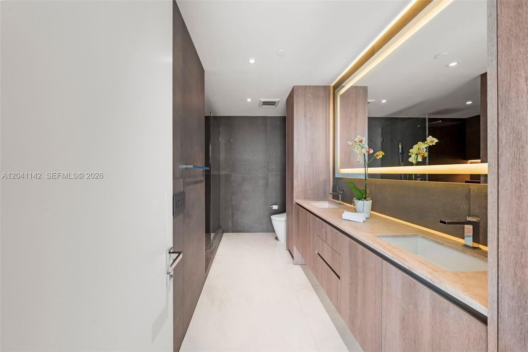 For Sale: $2,162,000 (2 beds, 2 baths, 1663 Square Feet)
